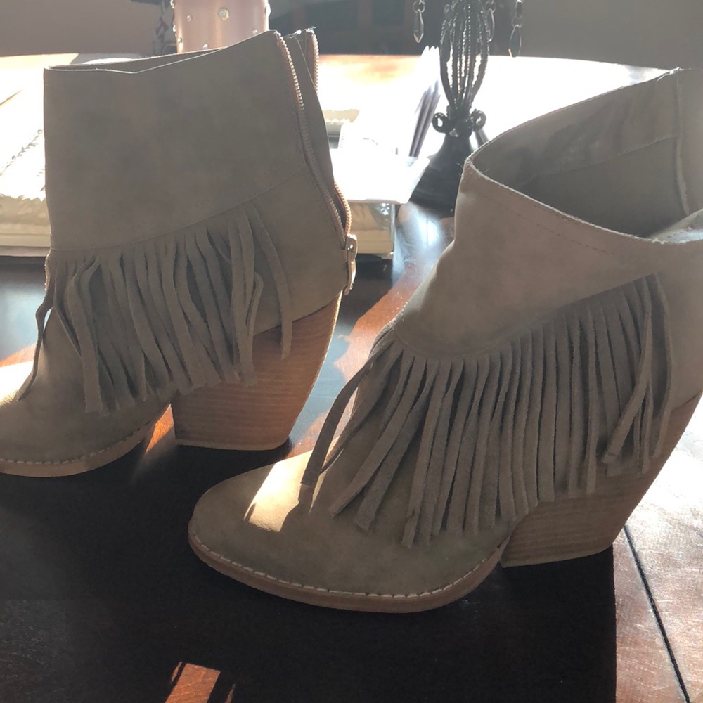 Very Volatile fringe boots